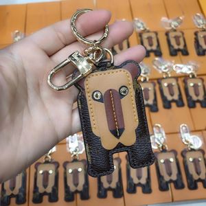 Fashion Old Flower V Lion Keychain Key Buckle Letters Design Handmade Leather Keychains Men Women Bag Pendants Top Quality No Box