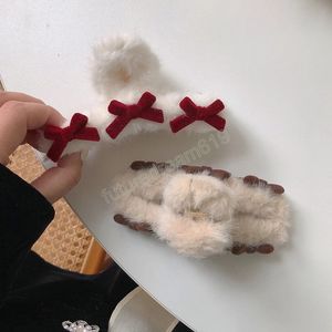 Koreańscy pluszowe zaciski futro futro pazury łęku krawat jesień zima szpilki do włosów barrette mody kobiety hairgrips akcesoria do włosów