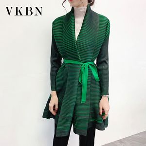 VKBN Windbreaker Jersey Green Loose Pleated Trench Coat för Kvinnor Casual Spring Autumn Sashes Full Sleeve 210507