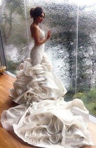 2021 Real Pics Mermaid Bröllopsklänning Ärmlös Sweetheart med Long Tiered Lace Tulle Train Bridal Wear Custom Made