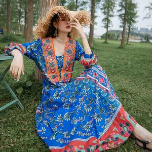 春の夏のファッション女性の長袖Vネックボヘミアン民族旅行休日刺繍ドレス210531