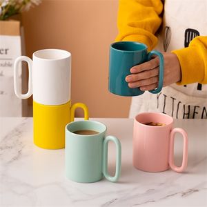 Nordic Kreative Keramiktasse mit ovalem Griff Einzigartige Porzellantasse für Kaffee Tee Milch Wasser Küche Büro Home Tischdekoration Geschenk 210804