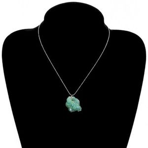 ネックレスヨーロッパとアメリカの外国貿易ジュエリーIrregar MTI-Color Stone Pendant Neckline Speed Sales jllxfh