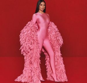 Ubranie wieczorowe ubrania kobiet Balqeesfathi Nawalelzoghbi 2 Piease Pink Scossuit with Cape Long Rleeve Pochwa Yousef Aljasmi myriam Fares Kim Kardashian