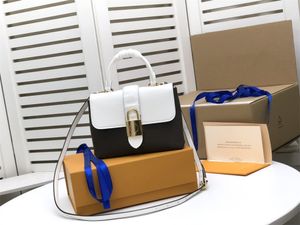 borsa a tracolla quadrata piccola di design di lusso da donna borsa di moda all'ingrosso Mini borse classiche in vera pelle con dieci caratteri