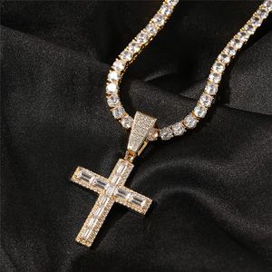 Nowy design Bling Diamond Cyrron Cross Naszyjnik Złota Srebrna Płyt Męs