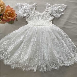 Stunning Girls Lace Dress for Kids Flowers Broderi Tiered Princess Dress Wedding Party Gown Flutter Ärm Kläder 210529