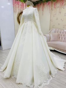 Dubaj Arabski Plus Size Sukienki ślubne Suknia Ślubna Tiul Koronka Aplikacja Pleaty Zroszony Sweep Pociąg Zamek Rękawy Ruched Formalna Dress Vestido de Novia Custom Made