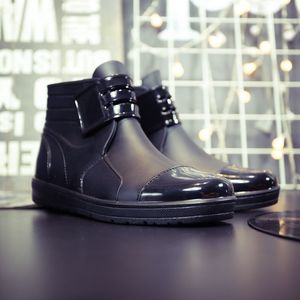 Uomini Rainboots Stivali da pioggia impermeabile Scarpe da pioggia caviglia in PVC maschio moda all'aperto antiscivolo antiscivolo