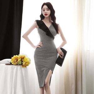 Sommar koreanska mode spets klänningar kvinnor ärmlös kontor dam bodycon plus storlek XL mantel svart vintage 210531
