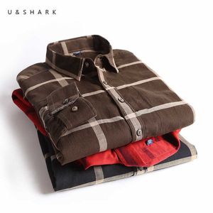 USHARK Koszulka w kratkę dla mężczyzn z długim rękawem Vintage Kratę Koszula Mężczyźni Marka Bluzka Czerni Red Brown Casual Koszulki Japonia Stylowe 210603