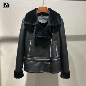 Ly Varey Linの冬の女性のオートバイのジッパーの裾の取り外し可能なアウター厚さのファウックスレザーラムの毛皮のジャケットSheebkinコート210526