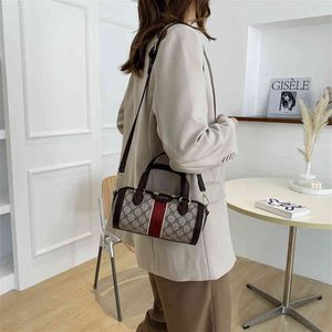 Nuova borsa Boston da donna a mano con imbracatura a tracolla in colore a contrasto con stampa mini borsa a cuscino a botte