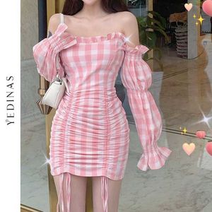 Yedinas sexig av axelklänning puff ärm strapless rosa plaid mini bodycon klänningar kvinna fest natt tofs vestido mujer 210527