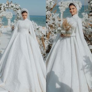 2022 Muslim En linje Bröllopsklänning med Cape Lace Applique Vintage Bridal Gowns Anpassa High Quality Vestido de Novia