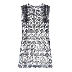 Talvez U Black White Scalloped Malha Retalhamento Lace Hollow Out Dress O Neck Sem Mangas Tanque Elegante Mini Vestido Verão D1543 210529