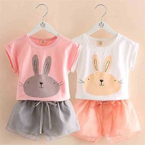 Kızlar Giyim Seti Yaz 2-10 T Yaşında Çocuklar Kız Karikatür Tavşan Baskı T Gömlek + Şort İpli 2 Parça Kıyafetler Takım Seti 210414