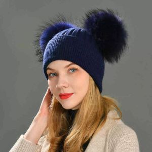 Real Raccoon Pompomの女性冬の帽子ニットウールS Skullies Beanies Girls女性2つの毛皮のポンビーニー帽子