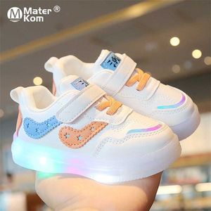 Boyutu 15-25 Bebek LED Ayakkabı Erkek Kızlar Için Aydınlık Yürüyor Çocuk Yumuşak Alt Sneakers LED Işıkları ile Parlayan Tenis 220115