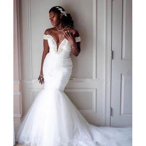 Glamorös mode afrikansk cascading ruffles sjöjungfru bröllopsklänningar från axelpärlor tulle spets upp brudklänningar