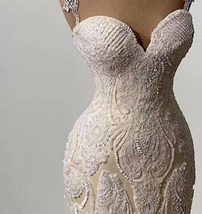 Lyxiga tiered ruffles långa sjöjungfru bröllopsklänningar kristaller pärlspets applicerade underbara bröllopsklänningar remmar älskling hals la320w