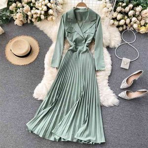 Frühling und Sommer Frauen Plissee Kleid Elegante Dame V-ausschnitt Grün Langarm Anzug Kragen Vintage Femme Robe 210514