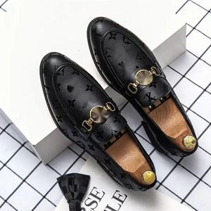 Loafer'lar Erkekler Elbise Ayakkabı 2021 Yeni Sığ Yuvarlak Ayak Bahar Sonbaharda Kayma PU Deri Rahat Iş Ayakkabıları Moda Klasik Rahat DP022