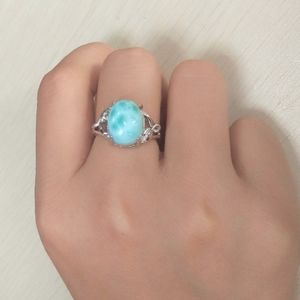 自然なLarimar Gemstone 925彼女のスターリングシルバージュエリーギフトと大きな石の女性の女性の婚約指輪