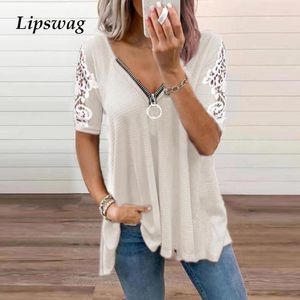 Sommar Casual Patchwork Tee Kvinnor Elegant Broderi Lace Toppar Damer Sexig Lågskuren V-Neck Zipper Loose Pullovers Kvinnors T-shirt