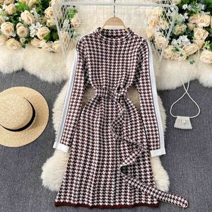 Singreiny retro plaid houndstooth klänning kvinnor mode står krage bälte klänning höst vinter a-line varm tröja korta klänningar 210419