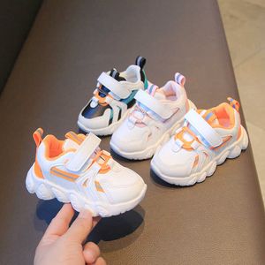 Baby pojkar tjejer mjuka läder sneakers anti-hala ljusvikt 1-8 år gamla barn casual sportskor kardborre t21n08ls-69 g1025