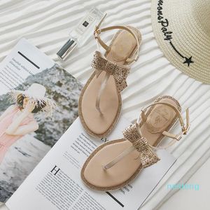 2021 Kvinnor Sommar Pinned Sexig Rhinestone Bow Flat Fashion Wild Party Andningsbar Komfort Shopping Sandaler Casual Shoes