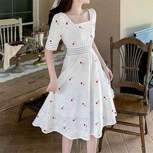 French Retro Floral Dress Women Casual Square Collar Puff Sleeve Thin Fairy Dress Female Party Dress Korean 210521