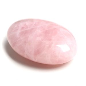 Natural Rose Crystal Palm Stone Crystal Healing Piedra preciosa Terapia de preocupación Jabón liso Forma en venta