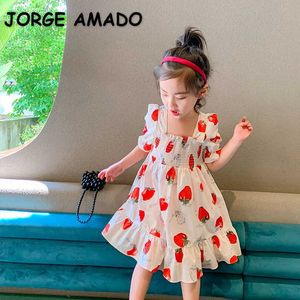 Sommar barn flickor klänning tecknad jordgubbe elastisk byst prinsessa klänningar semester stil mode kläder e1003 210610