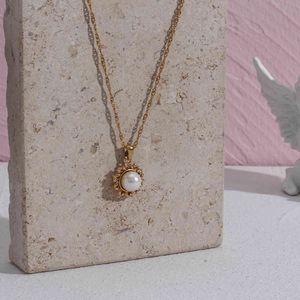 Na moda Water Wave Chain Pérola Pingente Aço Inoxidável Banhado À Prova D 'Água Tarning Zircon Colar Para As Mulheres