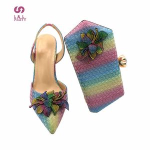 Kleid Schuhe 2021 Design Regenbogen Farbabstimmung und Tasche Set in Heels Afrikanische Multi spitze Zehen Pumps für Party