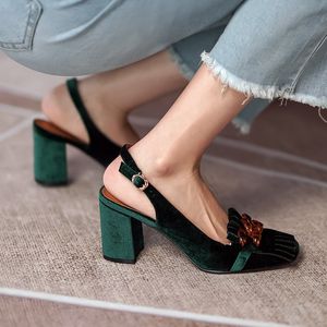 Fransen High Heels großhandel-Grüne Slingbacks Dame Kleid Schuhe Mode Designer Fringe Samt Hohe Chunky Heel Frauen Pumps