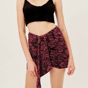 Kvinnors Retro Guld Silk Jacquard Rose Half Kjol Fashion High Waist Pläterad Sexig Mini 210521