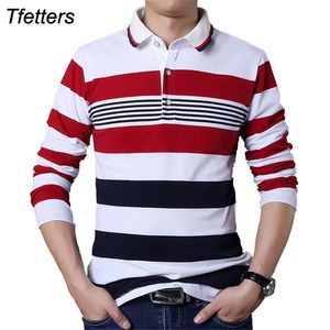 Tfetters Outono Casual Homens T-shirt Branco e Vermelho Stripe Padrão de Fitness Sleeve Longa Surgindo Collar Colota Algodão Tops Roupas 210629