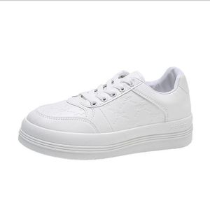 Small white shoes women's 2022 new fashion Japanese students thick-soled casual shoes are good with big toe bread shoe