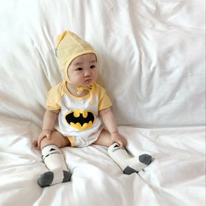 Summer New Infant Baby Boy Girl Cotton Splicing Body manica corta Toddler Kid Cartoon Stampato Body con cappello 210413