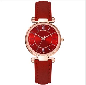 Mcykcy Brand Fritid Mode Style Womens Watch Roman Number Round Dial Quartz Ladies Klockor Armbandsur med rött läderband