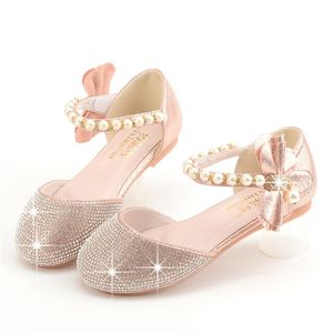 Flickor Bröllop Skor Glitter Brand Flat Heels Barn Prinsessan Sandaler Dans Kids Fashion Party With Pearl 220115