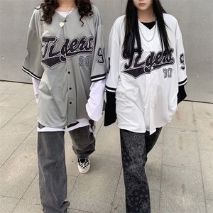 Houzhou野球のシャツの女性と男性のヒッピーヴィンテージの特大ヒップホップの街岸韓国風の短い半袖ボタンアップブラウス220304