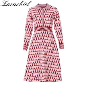 Est Winter Women Vintage Czerwony Kształt Miłości Kształt żakardowe Dresses Dama Marka Odzież Pojedyncza breaded Gruby Midi Sweter Sukienka 210416