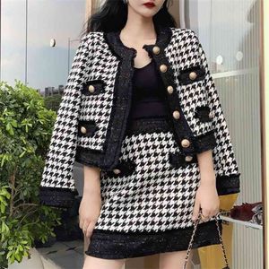 Jesień Winter Women Houndstooth 2 sztuki Zestaw Woolen Tweed Krótka Kurtka Płaszcz + Złoty Przycisk Spódnica Garnitury Dwa 210514