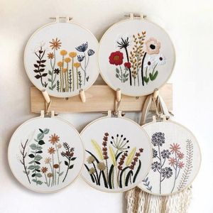 Flowers Embroidery Ribbon Set Beginner Cross-stitch Crafts Hand-stitched Decoration With Shed Sewing Kit 30x30cm Other Arts And
