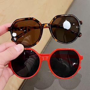 Neue Mode Kinder Runde Sonnenbrille Kinder PC Objektiv Jungen Mädchen Übergroßen Schwarz Bunte Schatten Oculos Farben stücke Schnelles Schiff