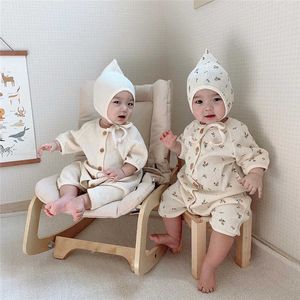 Mode spädbarn pojkar tjejer kläder bomull långärmad baby rompers med hatt toddler barn pyjamas kläder set 210615